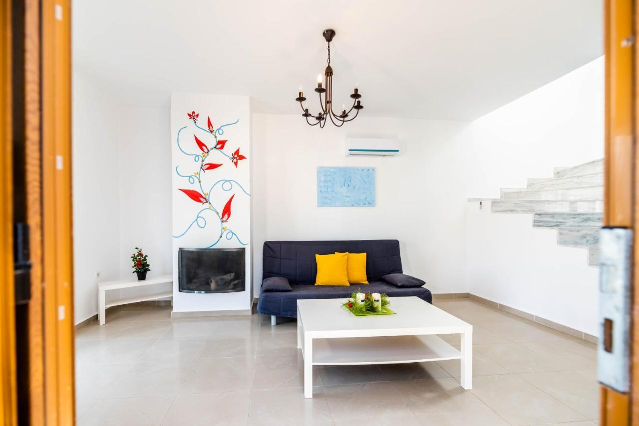 Ciel Blue Villas Киотари Екстериор снимка